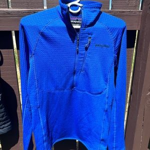Gorgeous Blue Patagonia Pull-over (quarter zip)
